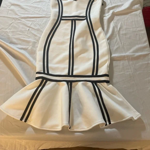 White Bodycon Dres Black Contrast Piping Pemblum Hem Sleeveless Fit & Flare XS - Picture 9 of 10
